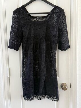 Queens Love Black Lace Dress Short Sleeve Sheer Womens Size M Elegant
